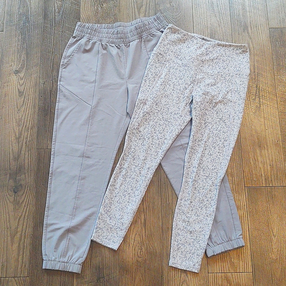 2 Yoga Pants!!  🧘🏻‍♀️  Size Medium, EUC